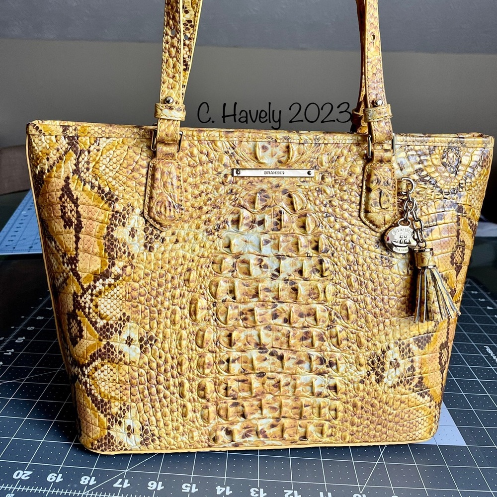 💛💛NWT! Brahmin Medium Asher Tote Canary Solid Melbourne Leather💛💛 - Picture 3 of 8